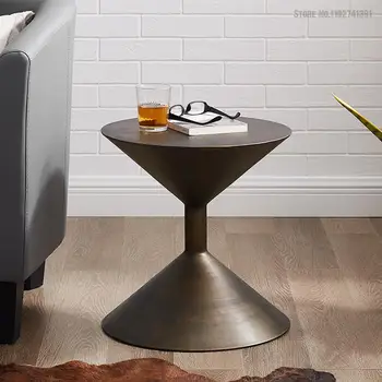 дизайнерский журнальный столик в современном минималистичном стиле, винтажный приставной столик с песочными часами