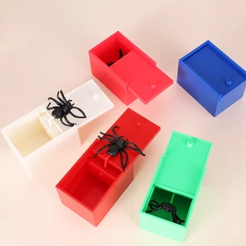 Пластиковая коробка с поддельными Пауками, игрушка для Розыгрыша, Реквизит для Дома с Привидениями, Игрушка на Хэллоуин, Случайный цвет