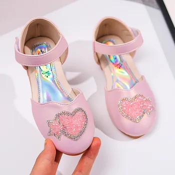 Розовые босоножки для девочки, босоножки принцессы со стразами в виде сердца, модные Универсальные детские туфли на мягкой подошве, свадебные крючки и петли, детские туфли на плоской подошве