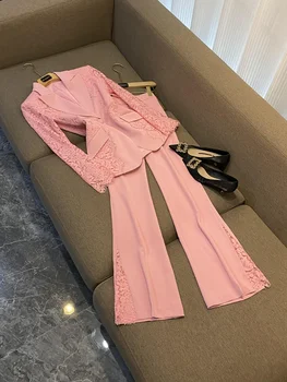 Ярко-розовый Весенний Офисный женский костюм на одной пуговице Блейзер с длинным рукавом Расклешенные брюки Женское кружевное лоскутное шитье 2шт